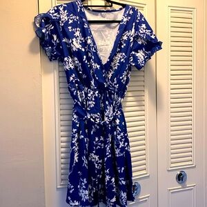 SHEIN Plus Surplice Front Print Belted Dress